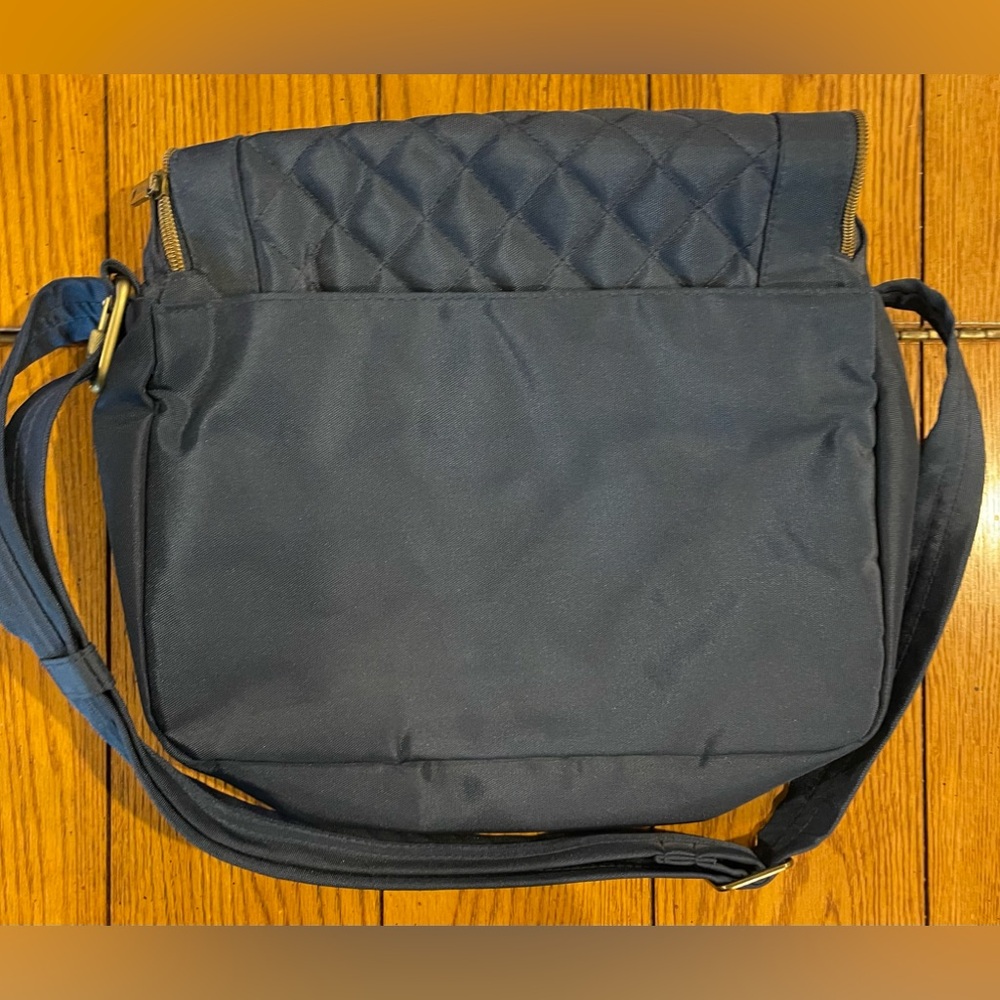 NWOT Travelon Crossbody Bag, quilted, navy color, large bag, adjustable strap - Picture 5 of 5